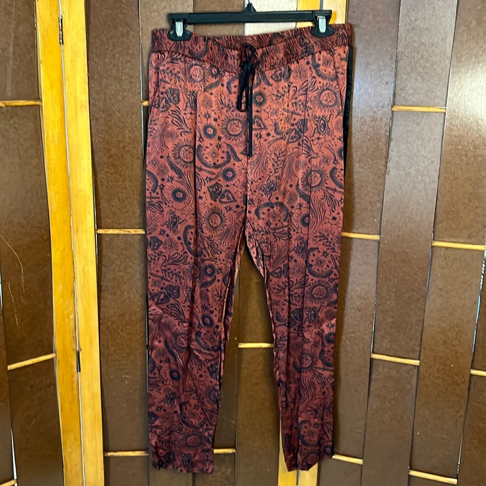 Johnny Was JWLA rayon satin printed pants.
